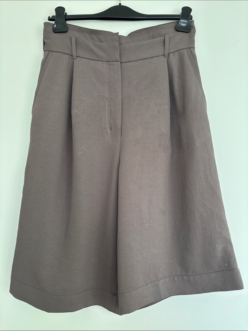 Babaton Aritzia High-Waist Wide Leg Women’s Bermuda Shorts - Olive